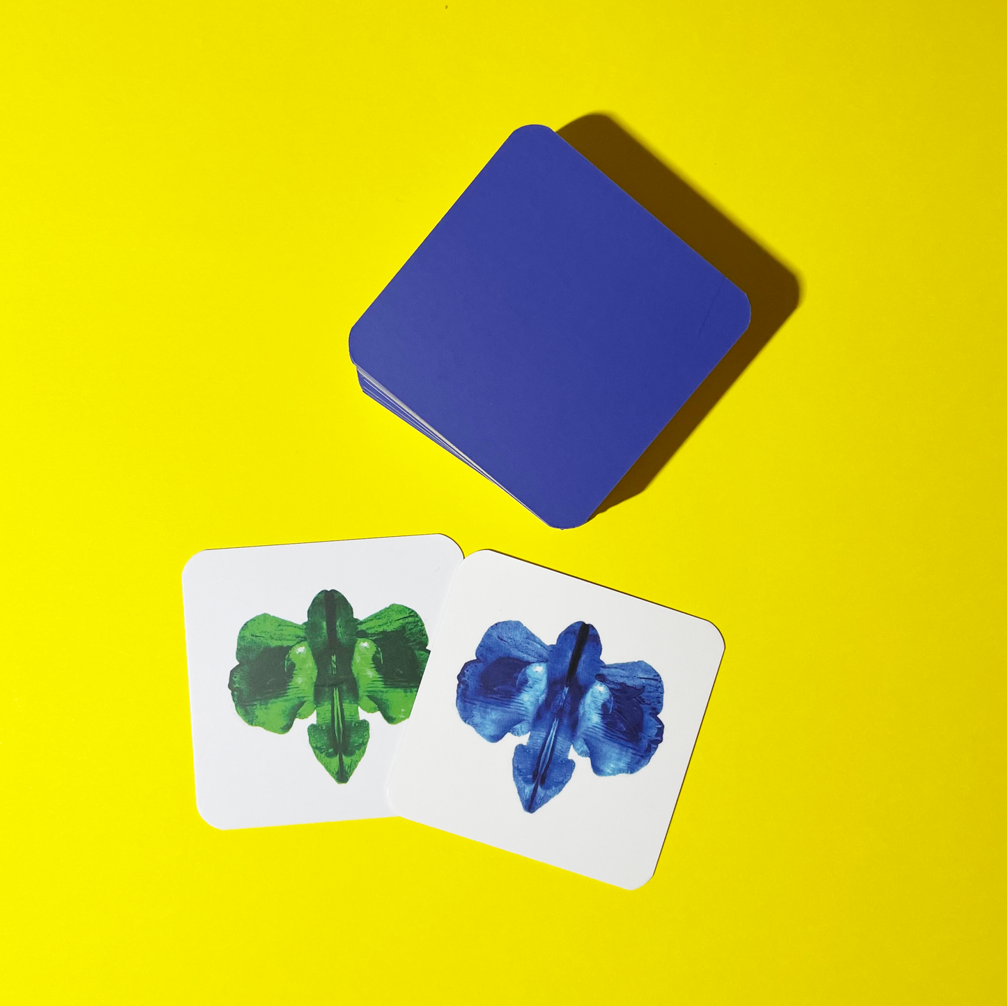 Abstract memory game to play in two colors. 